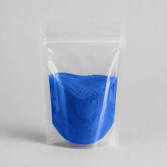 Blaues Pulver in durchsichtiger Plastik Verpackung