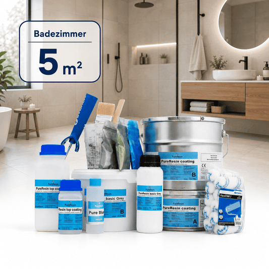 Komplettset für ein 5 m² Badezimmer mit Epoxidharz, Pigmenten, Werkzeug und Zubehör. Im Hintergrund ist ein modernes Badezimmer mit Badewanne zu sehen.