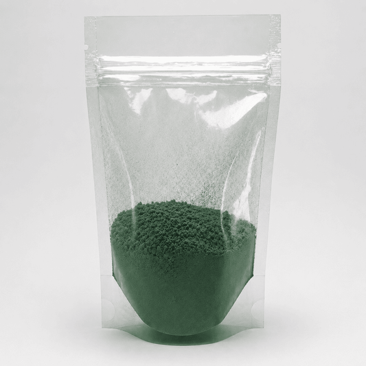 Grünes Pulver in durchsichtiger Plastik Verpackung