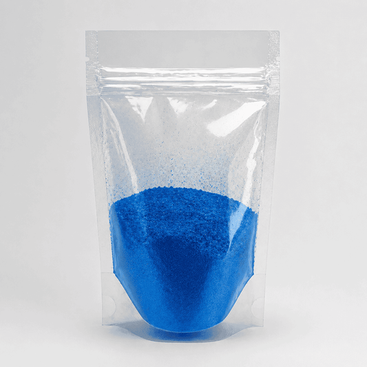 Himmelblaues Pulver in durchsichtiger Plastik Verpackung