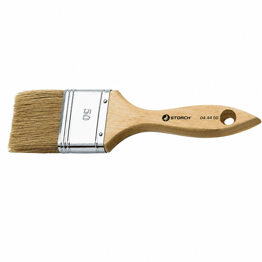 50-mm-Flachpinsel mit Naturborsten, Metallzwinge und ergonomischem Holzgriff für den gleichmäßigen Auftrag von Grundierungen, Versiegelungen und Beschichtungen.