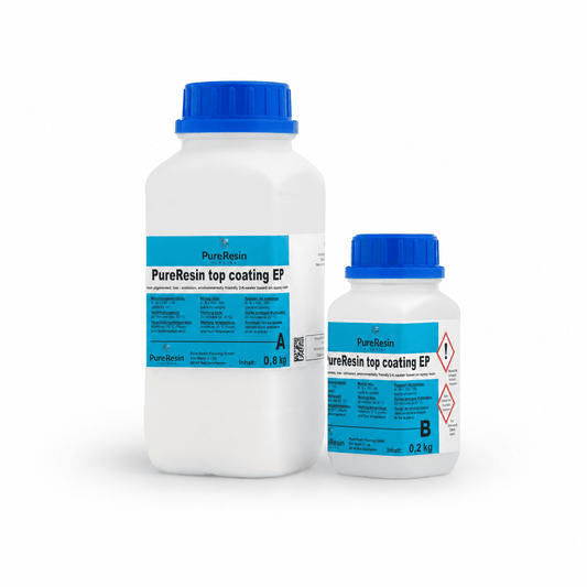 Zwei Epoxidharz Top Coating Flaschen nebeneinander auf weißem Hintergrund