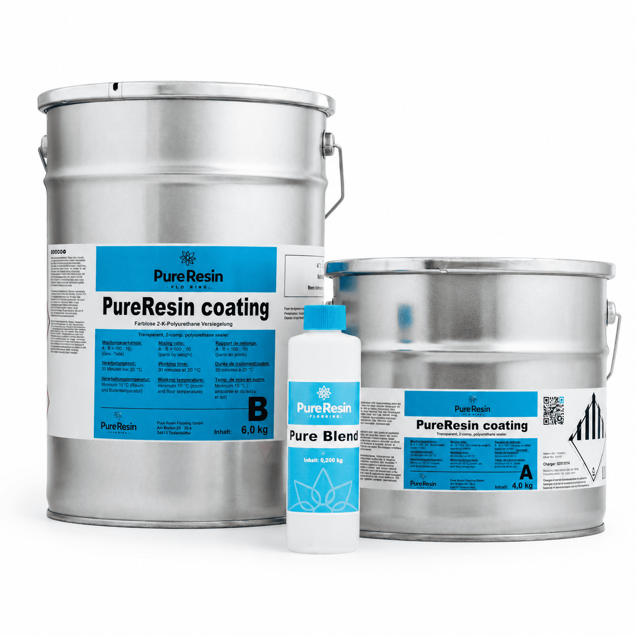 Großes Gebinde silber blauer Coating Eimer mit Additiv Flasche auf weißem Hintergrund