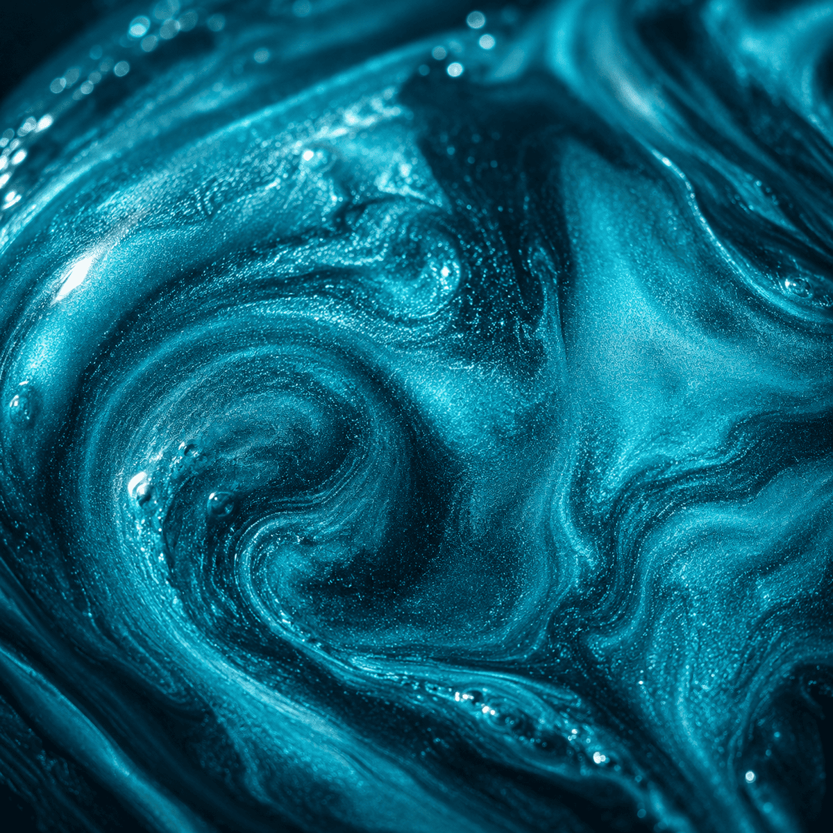 Nahaufnahme von Deep-Ocean-UV Metallic-Epoxidharz mit luxuriöser Marmorstruktur, intensivem Perleffekt, brillantem Schimmer und faszinierender Tiefenwirkung.