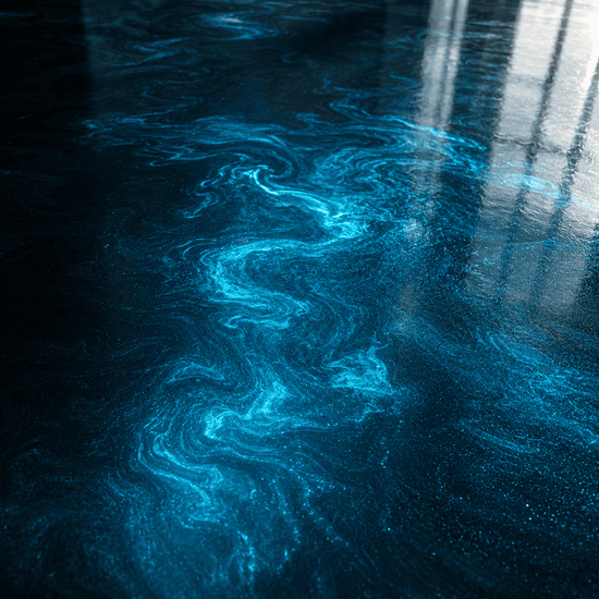 Tiefblauer Boden unter UV-Licht