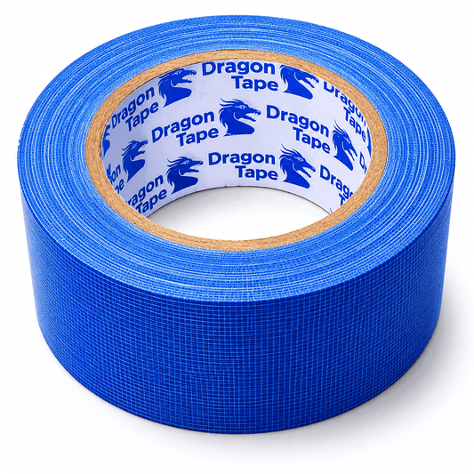 Blaue Klebeband Rolle auf weißem Hintergrund