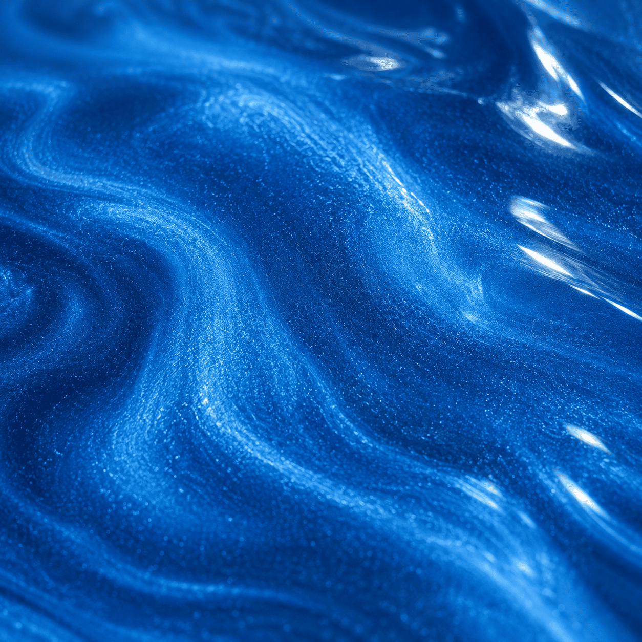 Blau schimmernder Boden Nahaufnahme