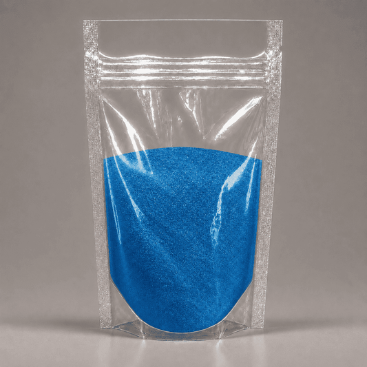 Blaues Pulver in durchsichtiger Plastik Verpackung