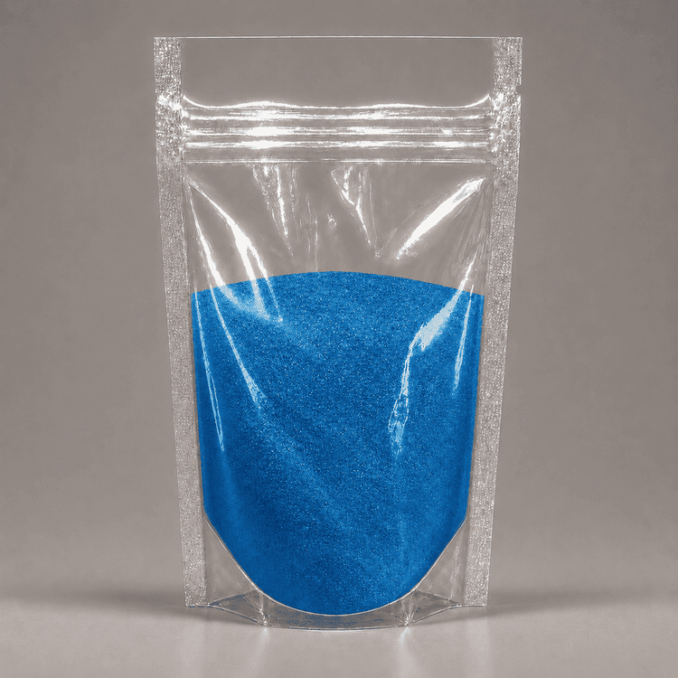 Blaues Pulver in durchsichtiger Plastik Verpackung