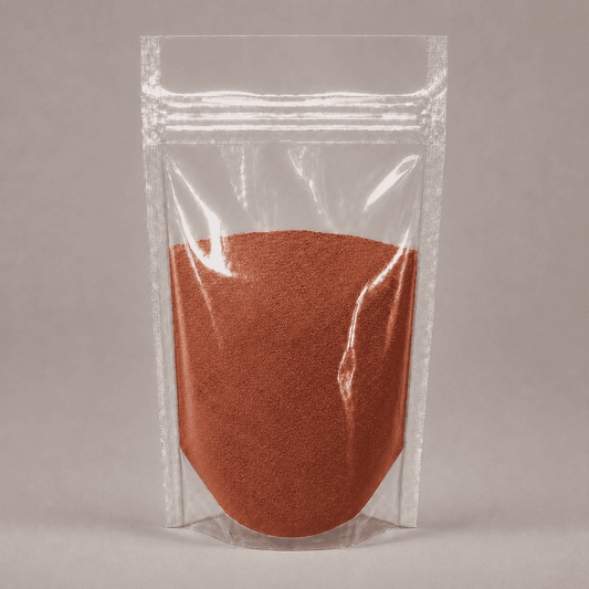 Kaffeebraunes Pulver in durchsichtiger Plastik Verpackung