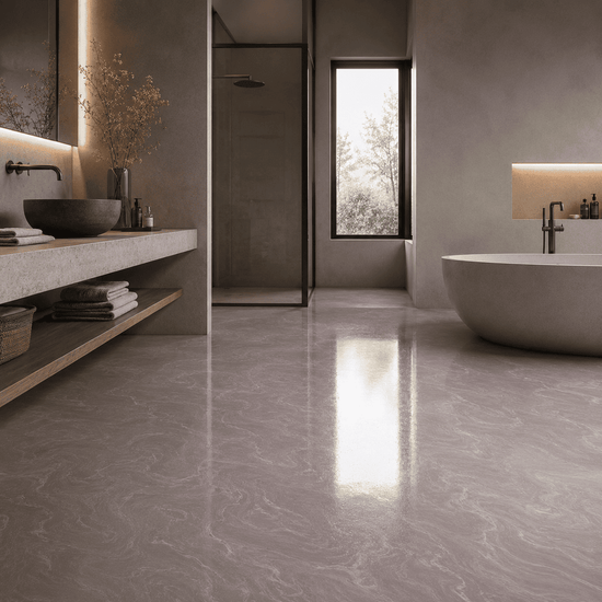 Silbernes Badezimmer mit Dusche