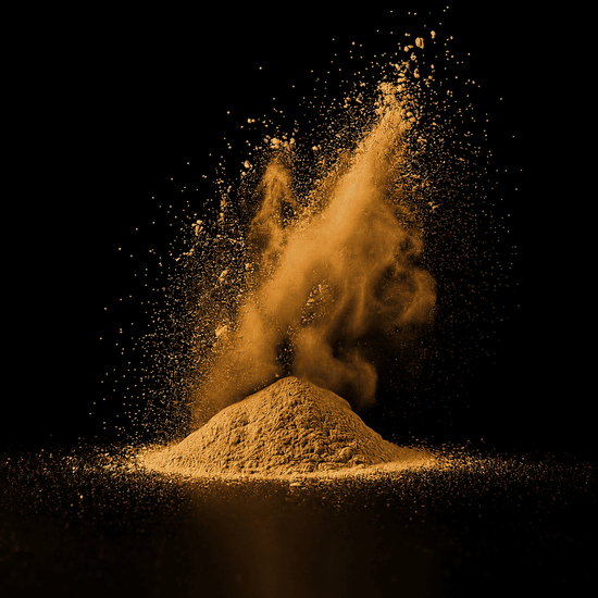 Goldenes Pulver auf schwarzem Hintergrund