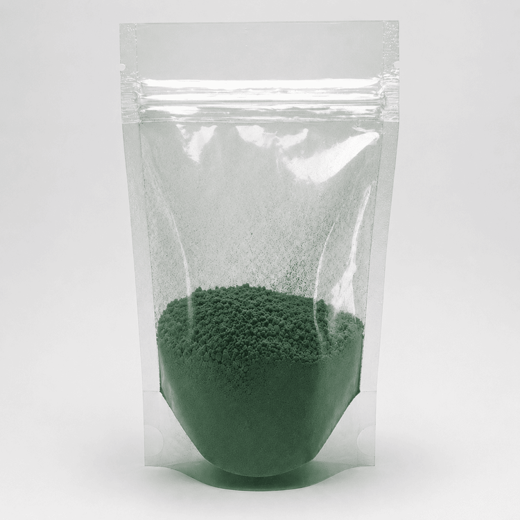Grünes Pulver in durchsichtiger Plastik Verpackung