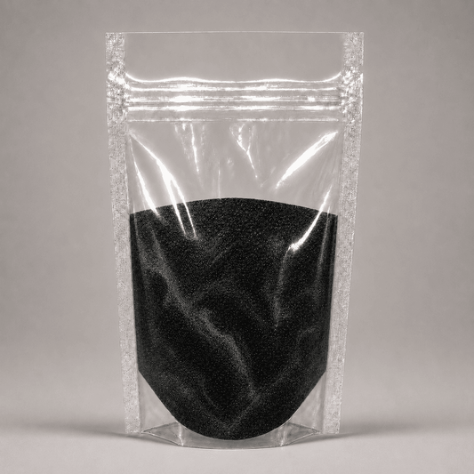 Schwarzes Pigment Pulver in durchsichtiger Plastik Verpackung