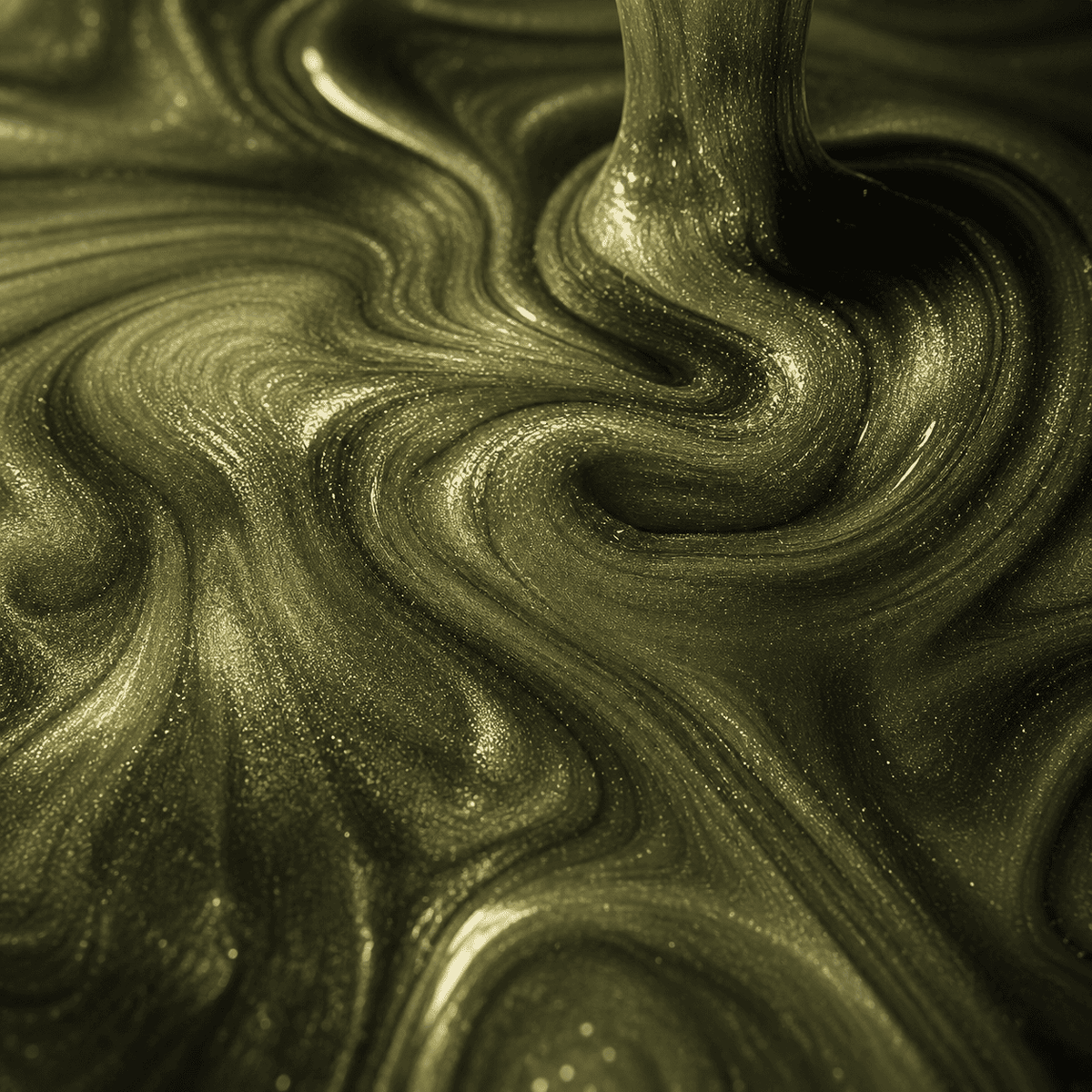 Nahaufnahme von Olivia Green UV Metallic-Epoxidharz mit edler Olivgrün-Optik, luxuriöser Marmorstruktur, brillantem Perleffekt, seidigem Olivschimmer und faszinierender Tiefenwirkung.
