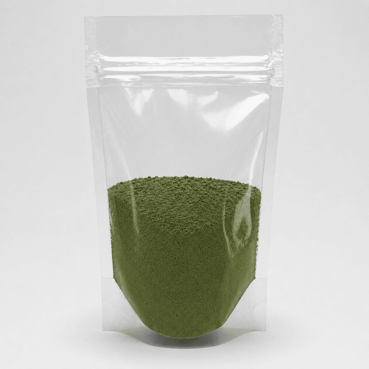 Olivgrünes Pulver in durchsichtiger Plastik Verpackung