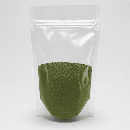 Olivgrünes Pulver in durchsichtiger Plastik Verpackung