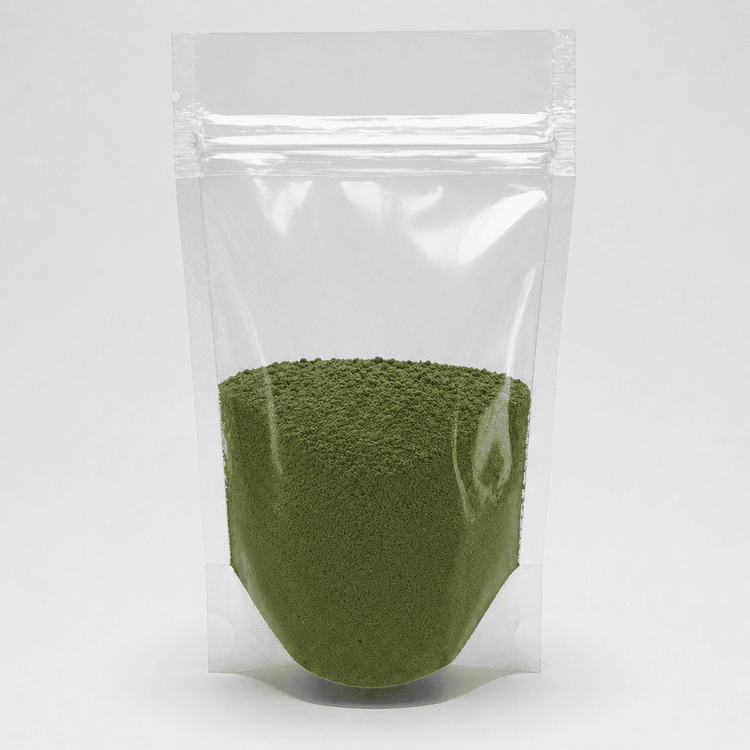 Olivgrünes Pulver in durchsichtiger Plastik Verpackung