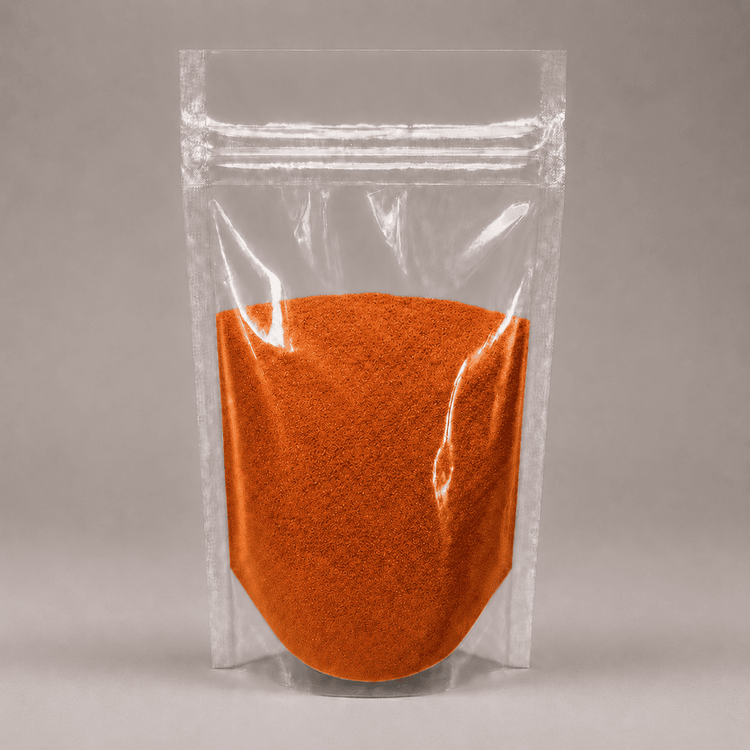 Orangenes Pulver in durchsichtiger Plastik Verpackung