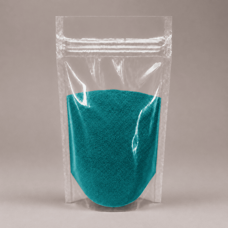 Pfaugrünes Pulver in durchsichtiger Plastik Verpackung
