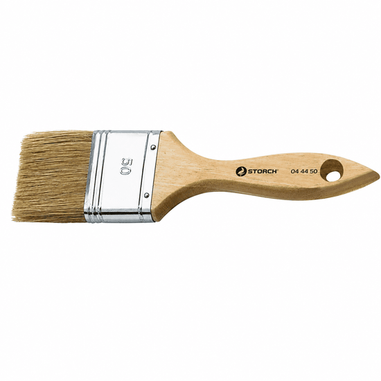 50-mm-Flachpinsel mit Naturborsten, Metallzwinge und ergonomischem Holzgriff für den gleichmäßigen Auftrag von Grundierungen, Versiegelungen und Beschichtungen.