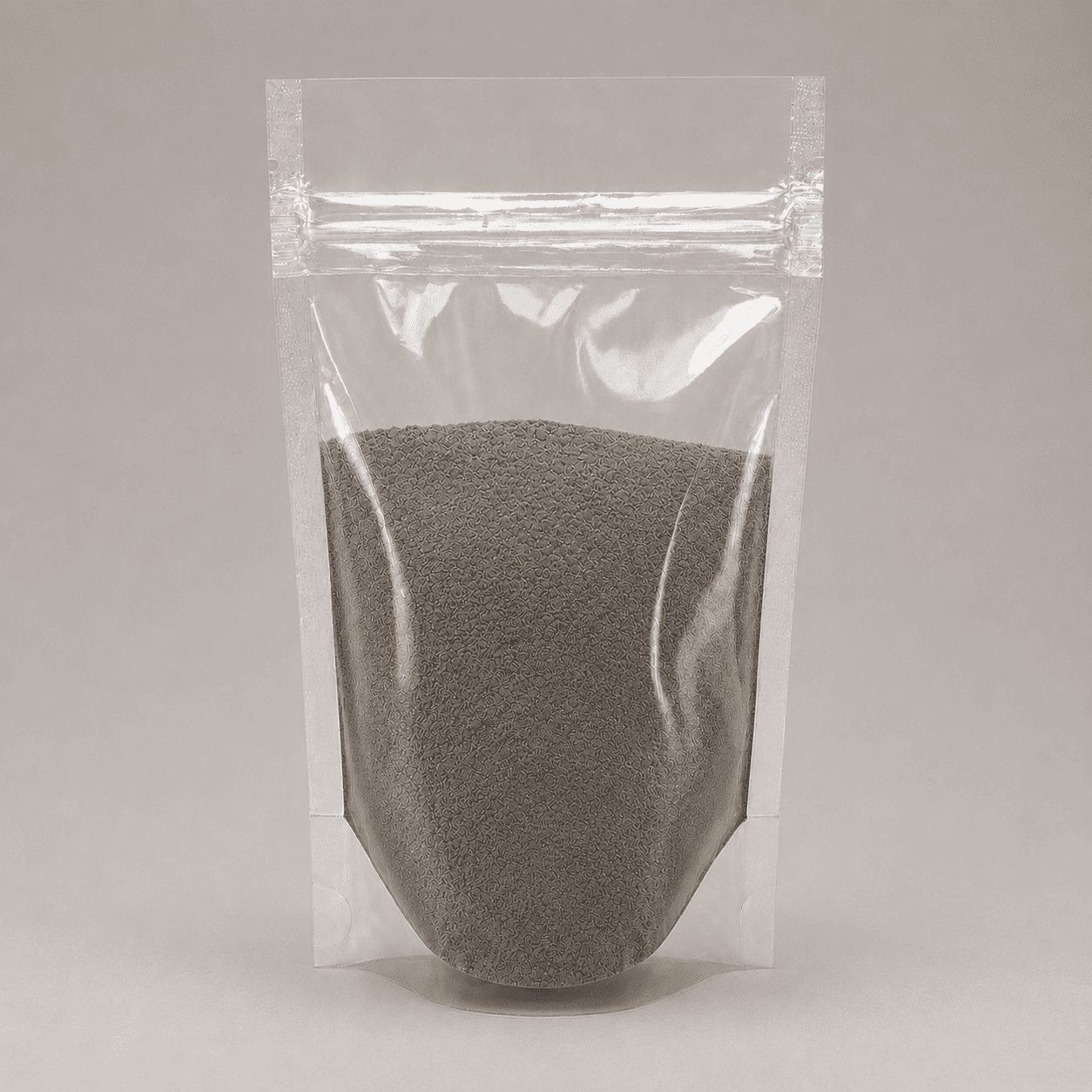 Satingraues Pulver in durchsichtiger Plastik Verpackung