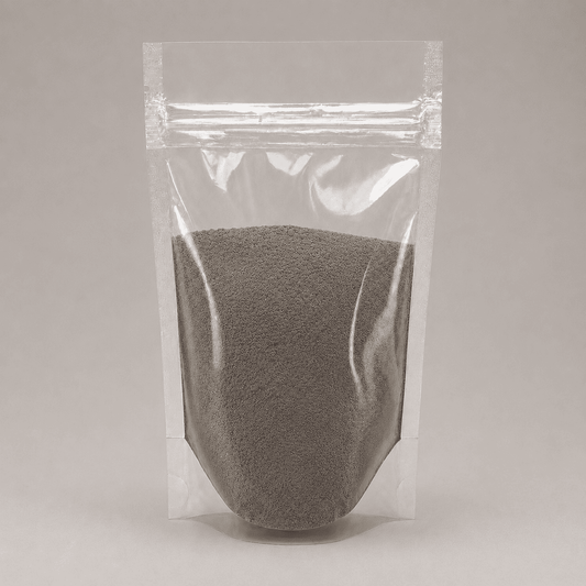 Satingraues Pulver in durchsichtiger Plastik Verpackung