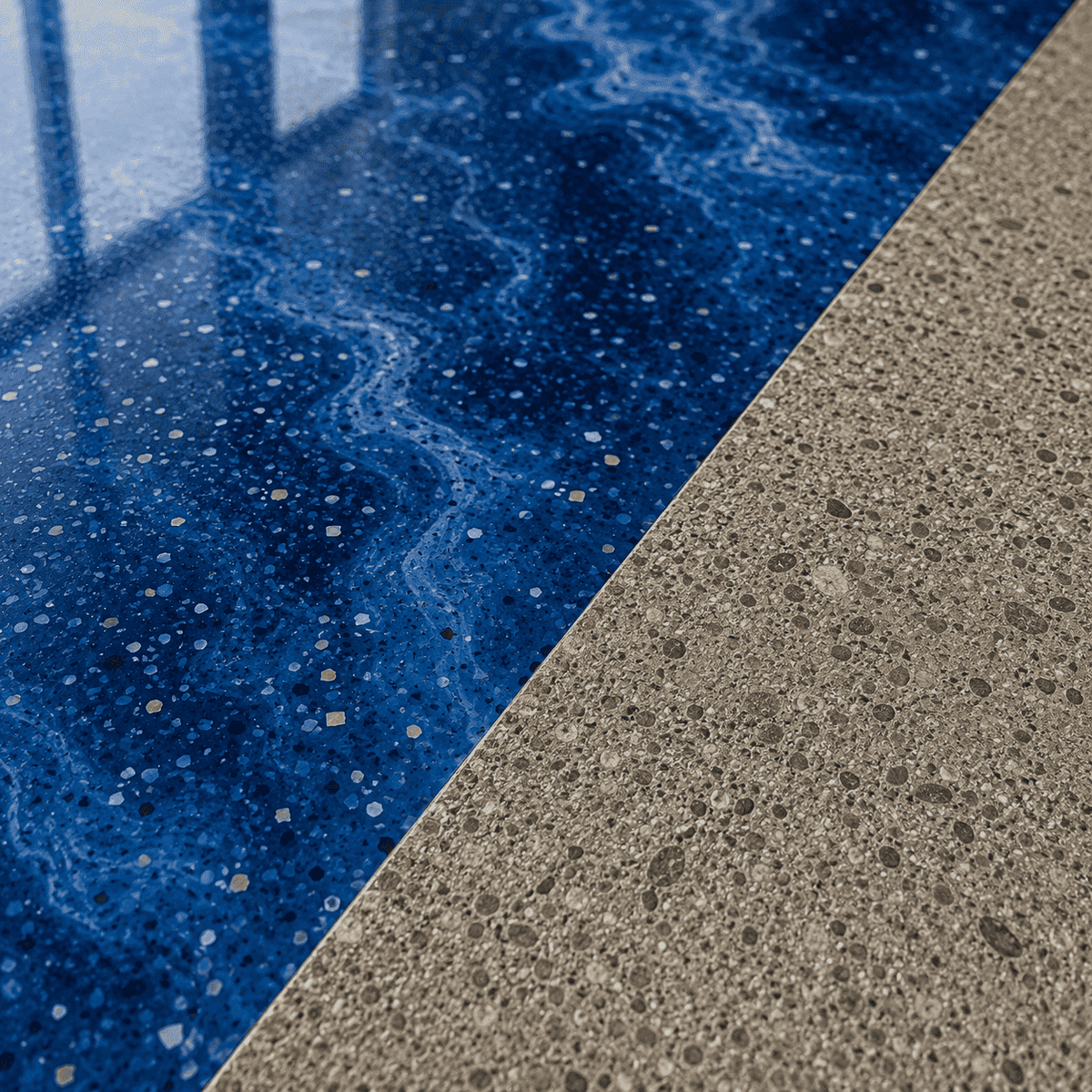 Detailansicht einer blau gesprenkelten Epoxidharzfläche mit sauberer Abklebekante auf Betonuntergrund nach dem Entfernen des Abdeckbands.
