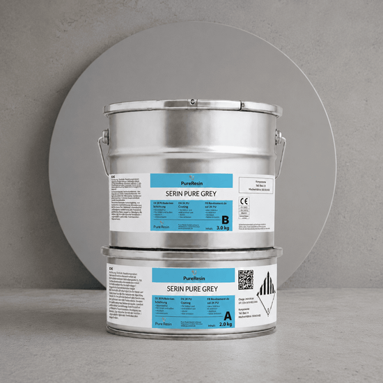 Silber, blauer Coating Eimer Serin Pure Weiß mit einem grauen Kreis hinter dem Eimer