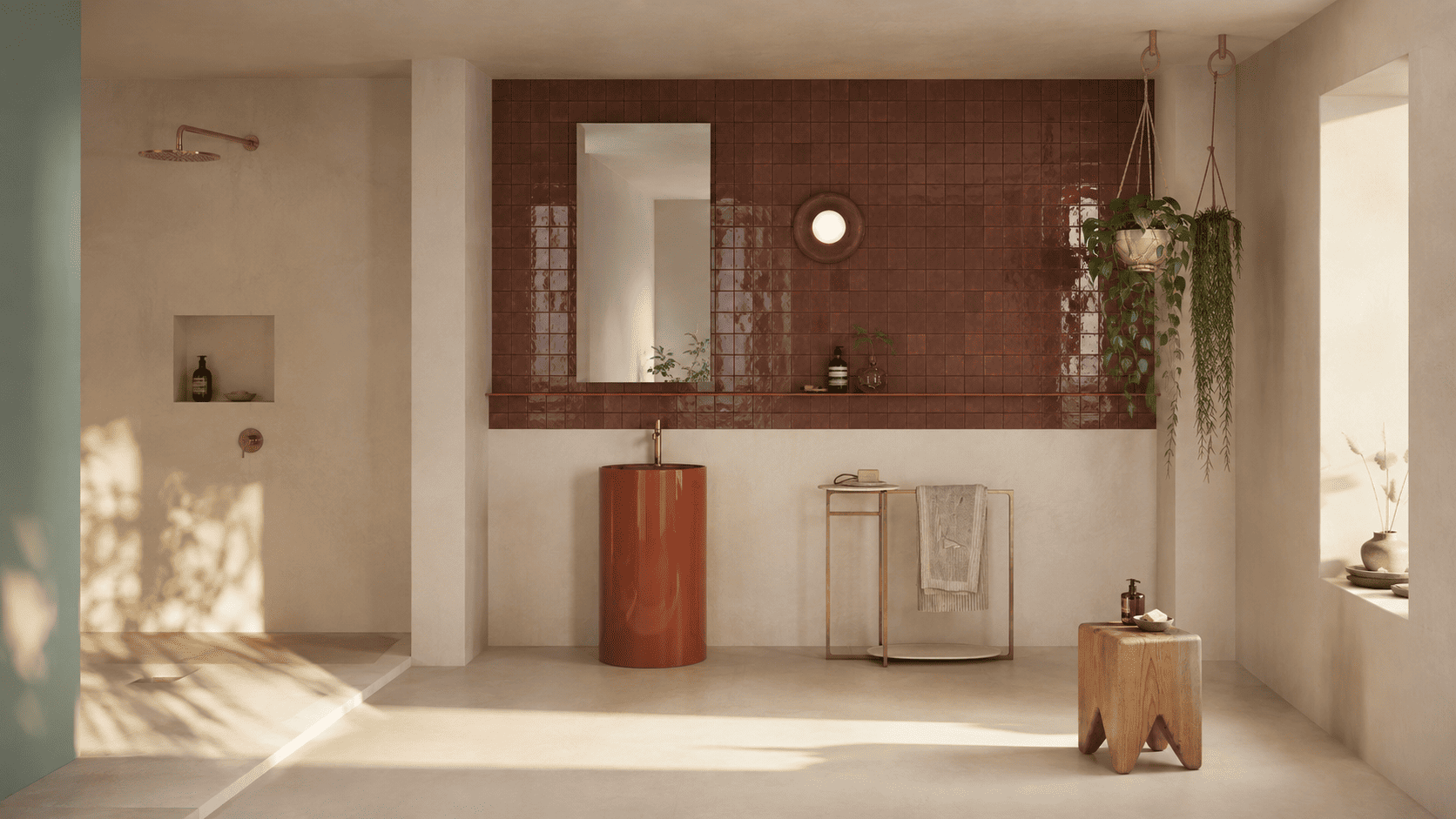 Modernes Spa-Badezimmer mit fugenlosem Designboden in warmen Naturtönen, offenen Duschbereichen und stilvollen Vintage-Akzenten