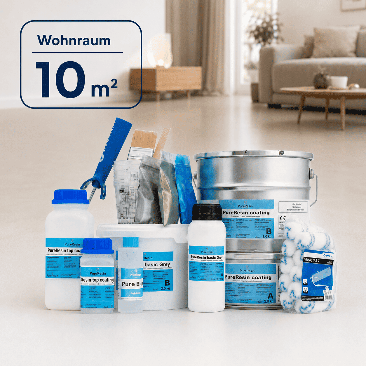 Komplettset für einen 10 m² Wohnraum mit Epoxidharz, Pigmenten, Werkzeug und Zubehör. Im Hintergrund ist ein moderner Wohnraum mit Epoxidharzboden zu sehen.